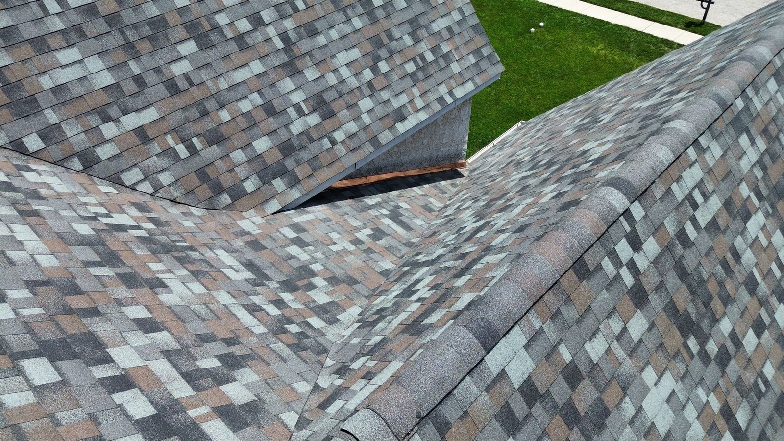 Close-up of architectural shingle pattern at valley intersection — Shelby Roofing Services PA